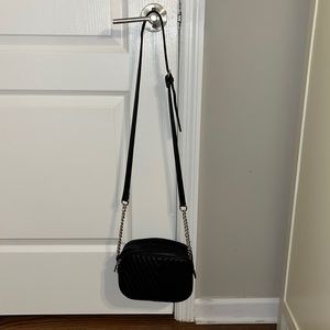 Crossbody with silver/chain accents